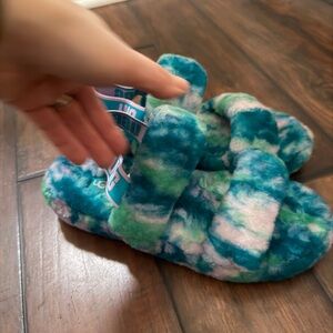 ✨ UGG Slippers for Sale – Size 9 ✨
